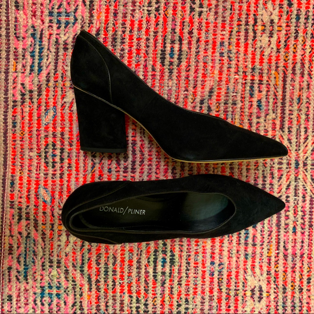 Donald Pliner 9.5 black suede heels never worn